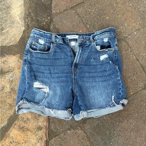 Zenana Outfitters Blue Distressed Denim Shorts size large gently used